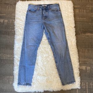 Light wash Levi’s premium Wedgie jeans